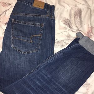 American eagle high rise mom jeans size 6